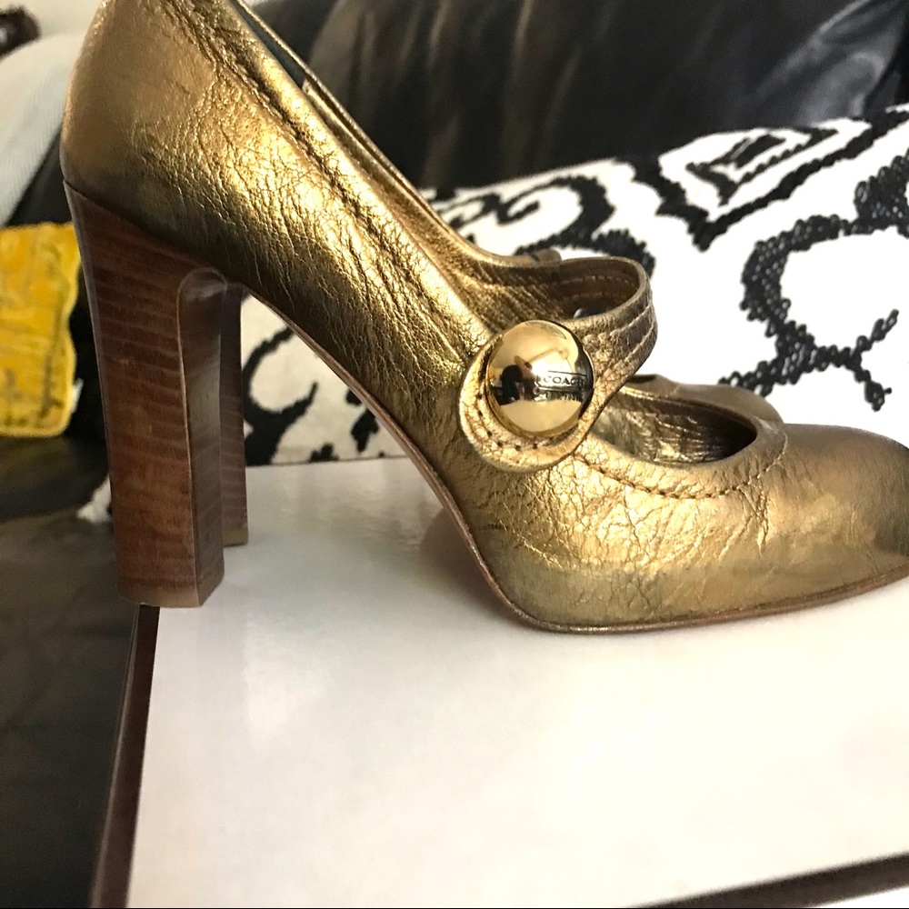 Coach Gold Mary Jane Fara 5 B. Good condition